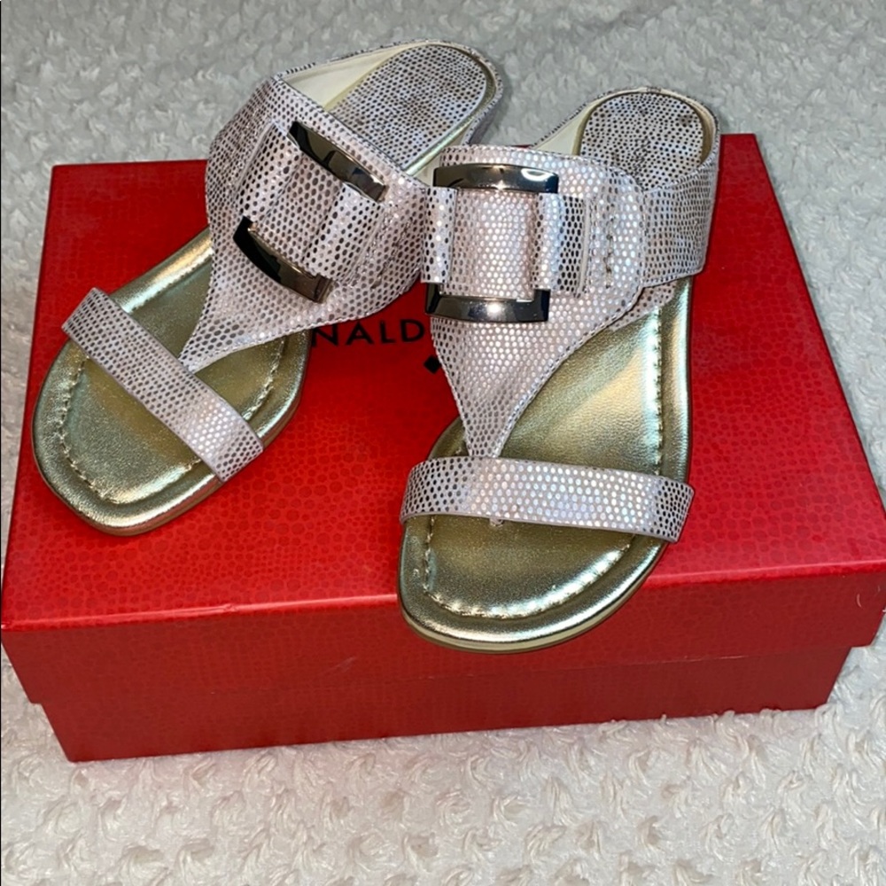 Donald J pliner platino vintage lizard sandals.